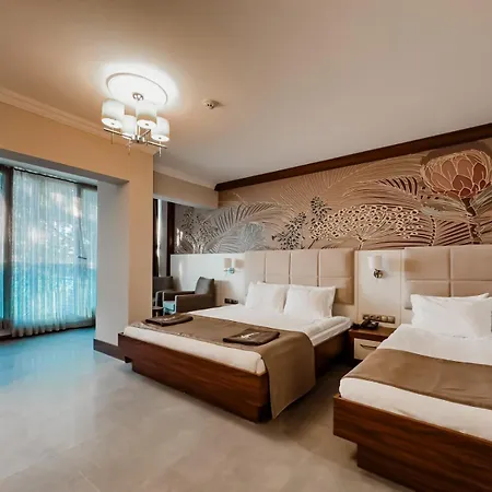 Ivy Sailing Hotel